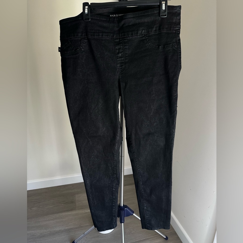 Rock & Republic Denim black slight metallic Leggings Size 18 Like New